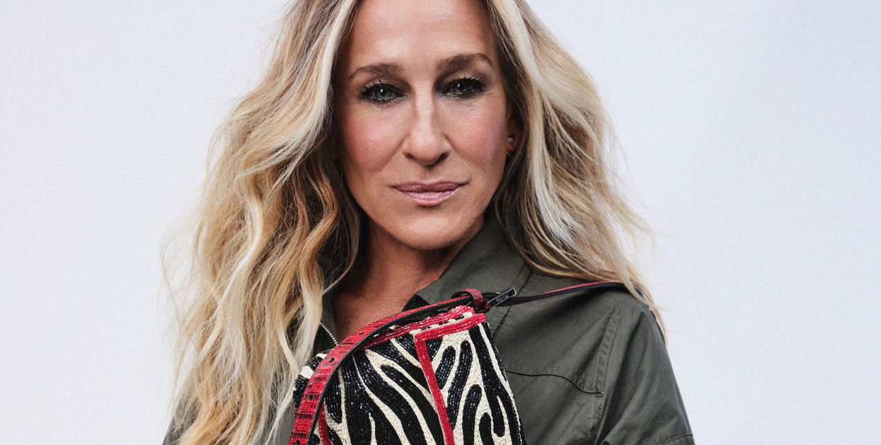 “It’s a Baguette!”: Η Sarah Jessica Parker πρωταγωνιστεί στην καμπάνια του οίκου Fendi στην πιο iconic fashion επανένωση της χρονιάς