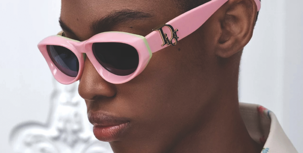 Το eyewear destination που αποδεικνύει πως τα γυαλιά ηλίου είναι το απόλυτο fashion investment της σεζόν