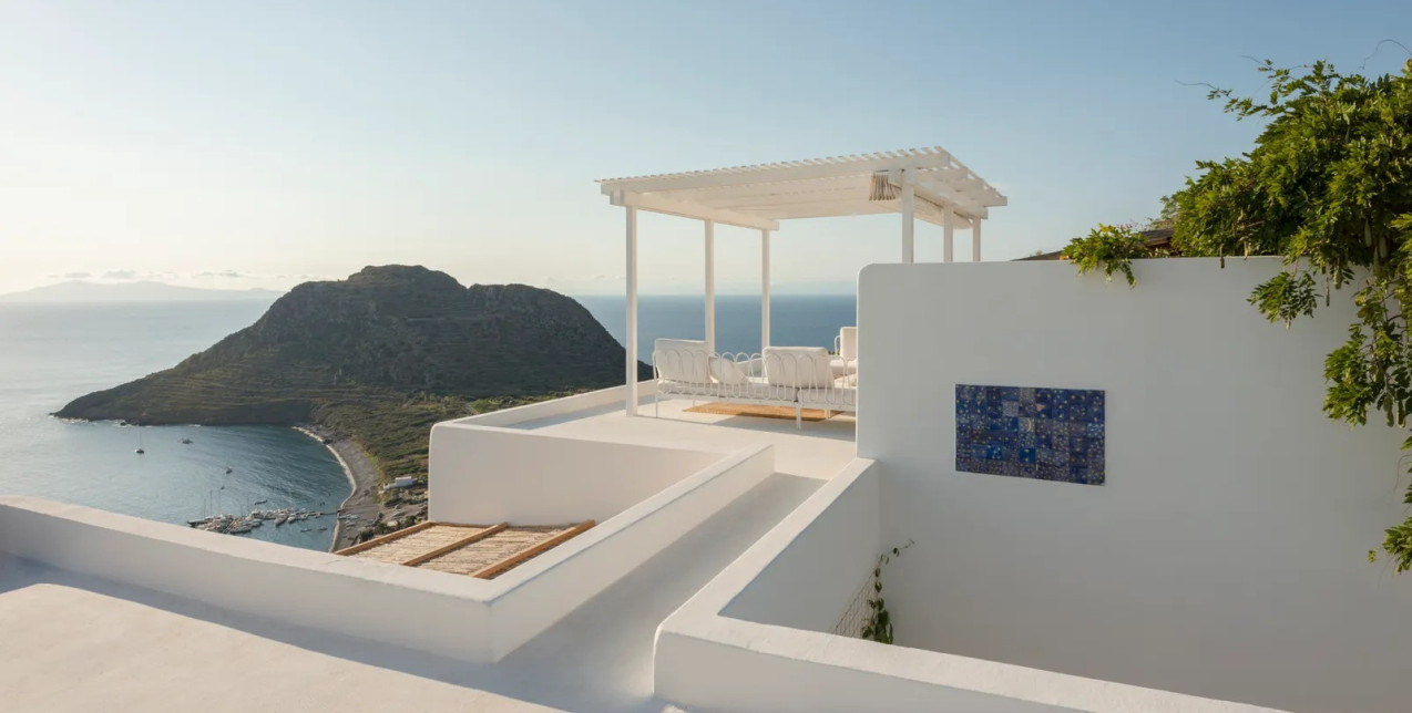 Οι εύκολοι τρόποι για να ανανεώσετε τη βεράντα σας μέσα σε ένα Σαββατοκύριακο