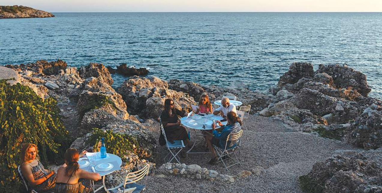 Μια ωδή στην Ελλάδα του Monocle: Το διεθνούς κύρους περιοδικό αφιερώνει μία συλλεκτική έκδοση στην χώρα μας