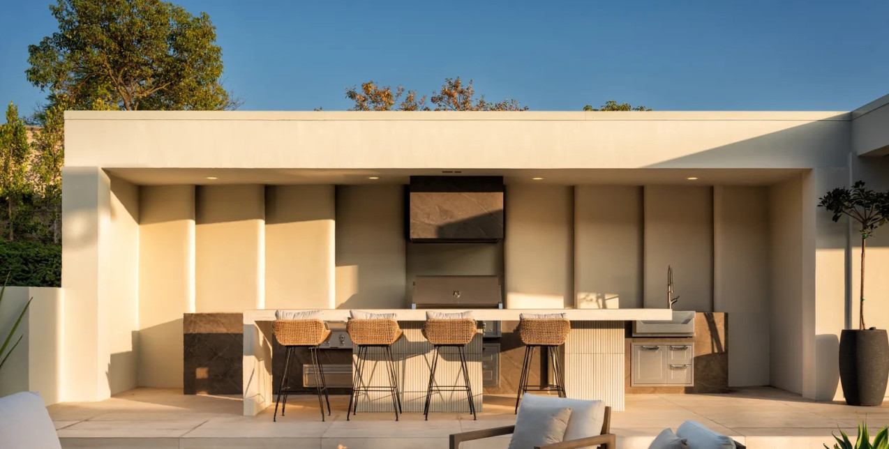 Outdoor kitchen: Πώς να δημιουργήσετε μια κομψή εξωτερική κουζίνα για αξέχαστες στιγμές