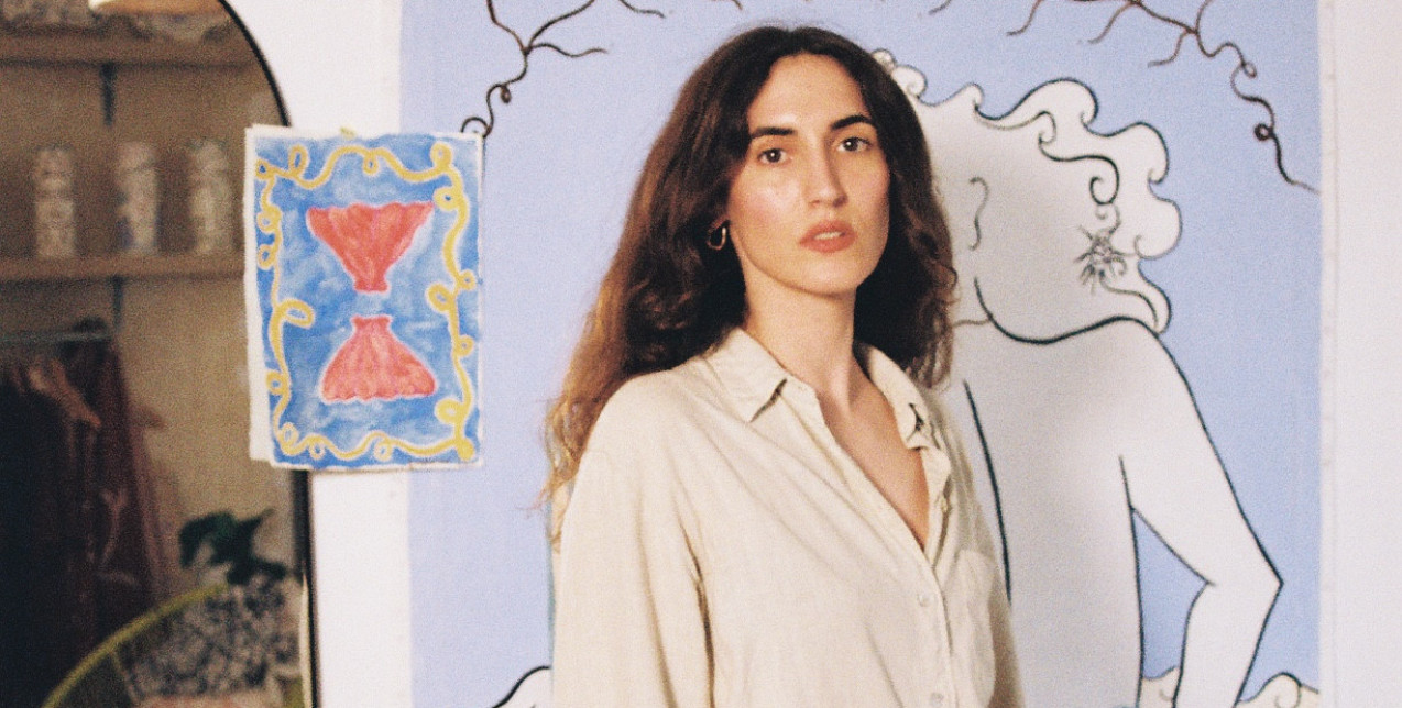 Η ζωγράφος, designer και ιδρύτρια του naked summers, Χριστίνα Μανδηλάρη, αφηγείται ηλιόλουστες καλοκαιρινές ιστορίες μέσα από τις δημιουργίες της