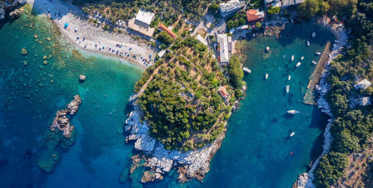 Οι ελληνικοί προορισμοί που μάγεψαν το Hollywood και έγιναν πρωταγωνιστές στη μεγάλη οθόνη