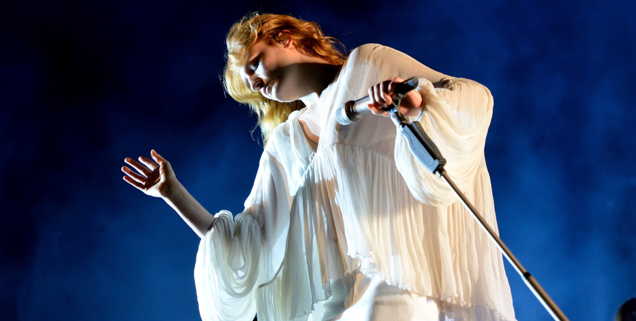 Florence Welch ή αλλιώς η γυναίκα που μετέτρεψε τους δαίμονές της σε ύμνους και έκανε τον πόνο τέχνη