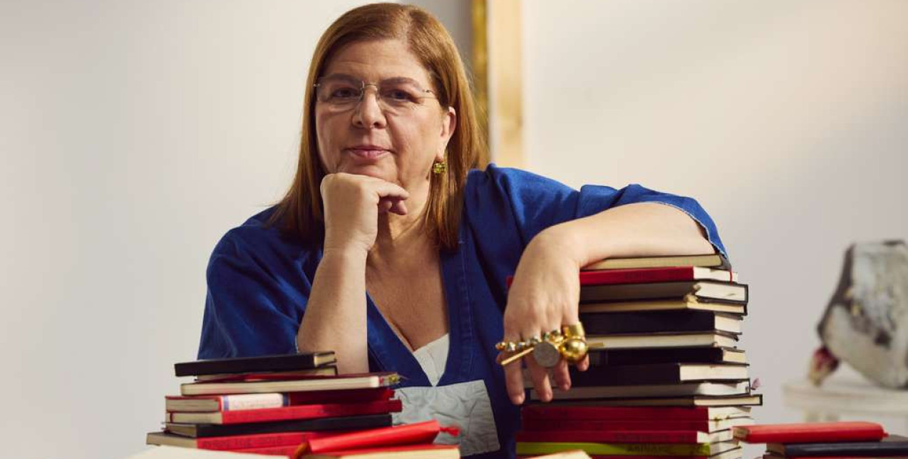 Face to Face με την Έλενα Βότση: «Ένα κόσμημα ξεπερνά την υλική του αξία μέσα από τις στιγμές που έχει ζήσει μαζί μας, τον τρόπο που αποκτήθηκε και τα σημάδια που κουβαλά»