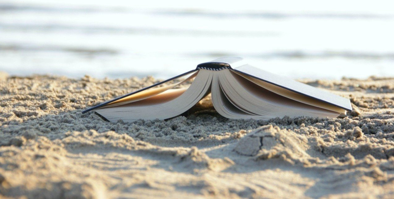 Summer Reading: 5 διαχρονικά βιβλία που μπορείτε να διαβάσετε μέσα σε μία μέρα