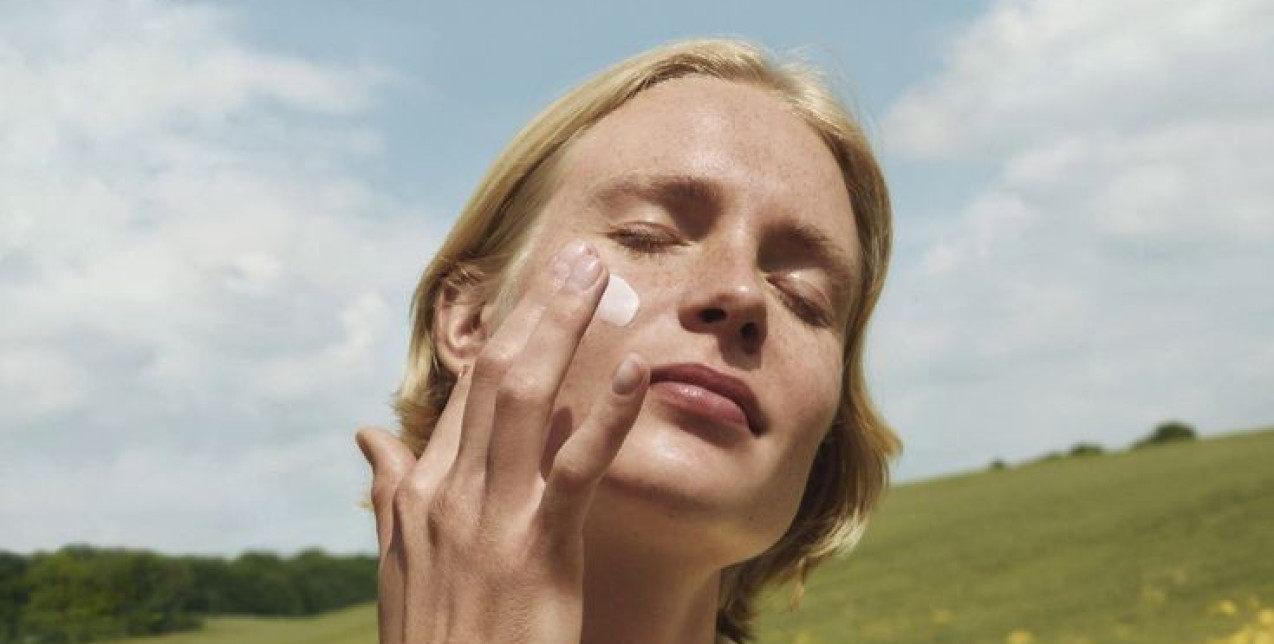 After Summer Skin Cycling: Πώς να επιστρέψετε σταδιακά στα ενεργά συστατικά;