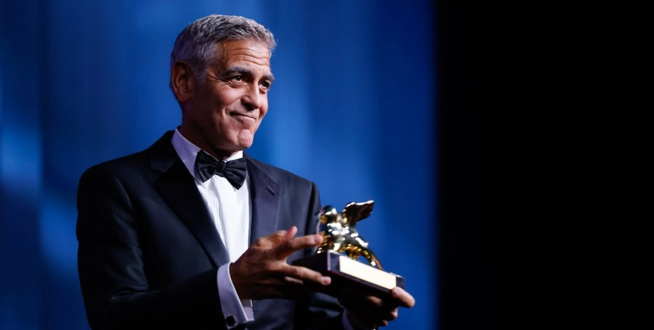 George Clooney: «Είμαι 65 και όλα είναι λίγο μελαγχολικά» - Το χιούμορ, η φθορά του χρόνου και η ελευθερία που υπερασπίστηκε στη Βενετία