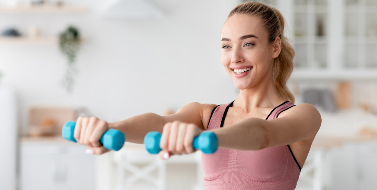 Toned Arms: Αυτές οι ασκήσεις θα σας χαρίσουν τα καλοσχηματισμένα χέρια που ονειρεύεστε