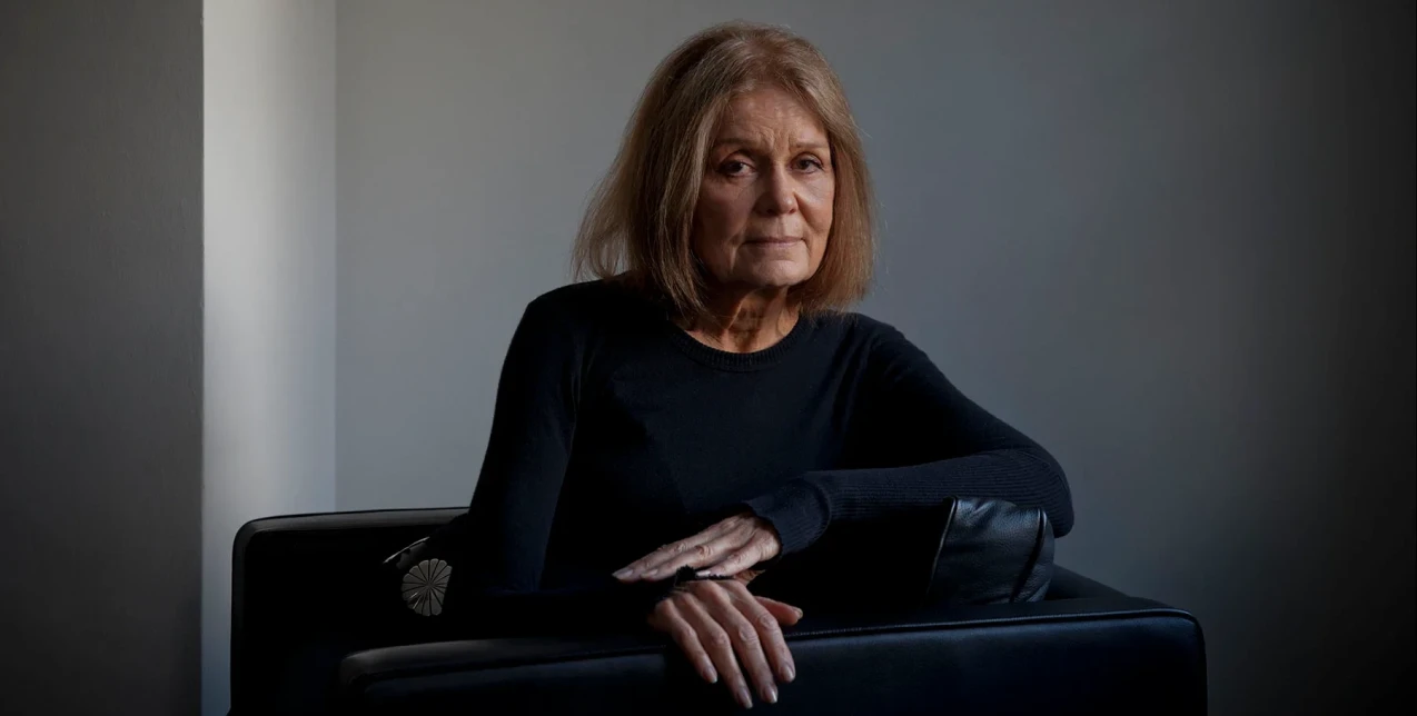 Gloria Steinem: Έφυγε από τη ζωή στα 92 της η γυναίκα που έμαθε στις άλλες γυναίκες να μη σωπαίνουν
