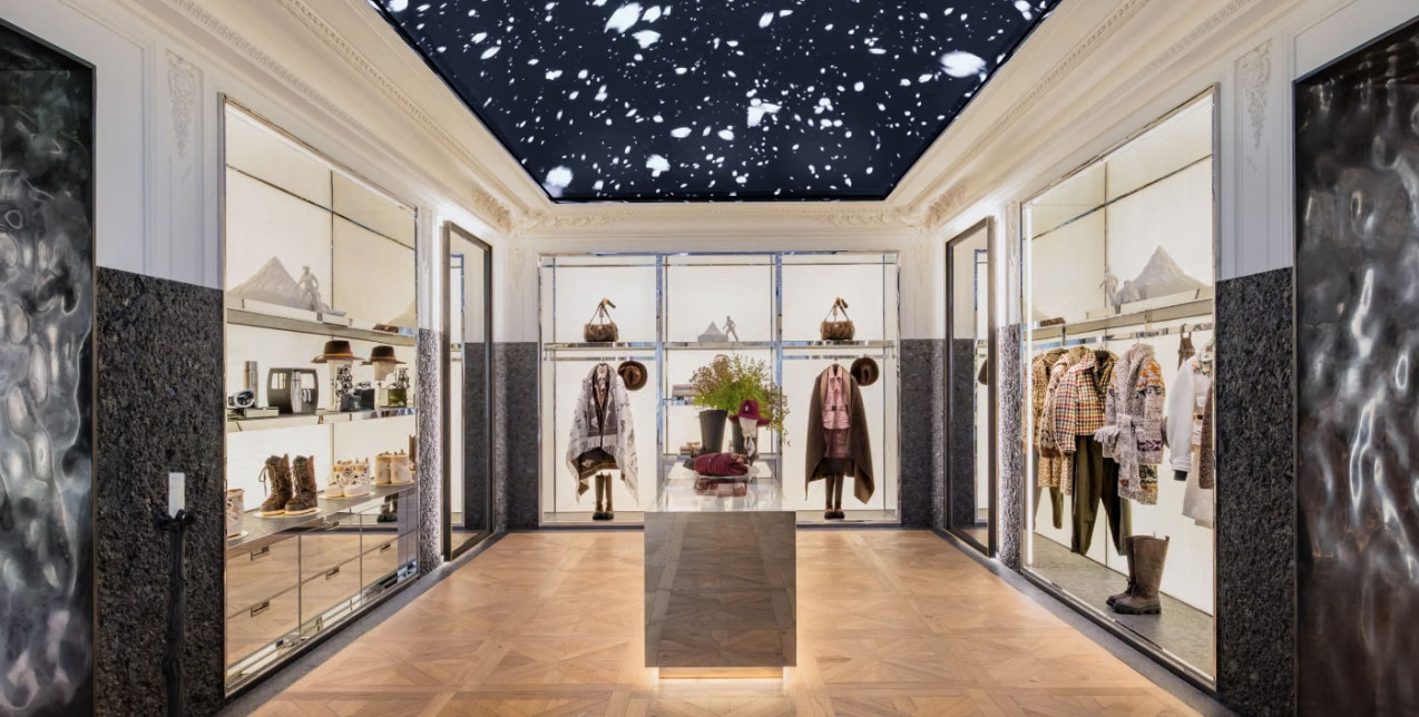 Ο οίκος Moncler άνοιξε στη Νέα Υόρκη το μεγαλύτερο κατάστημά του παγκοσμίως, μετατρέποντας το shopping σε μία immersive εμπειρία