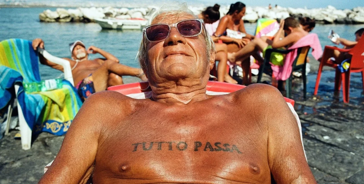 Tutto Passa: Η ιστορία πίσω από τον άνθρωπο που έγινε viral μέσα από τα social media