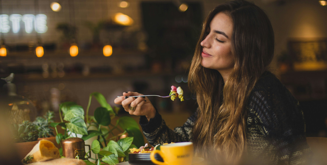 Longevity και διατροφή: Μια ειδικός εξηγεί όλα όσα πρέπει να γνωρίζουμε για τη σχέση τους
