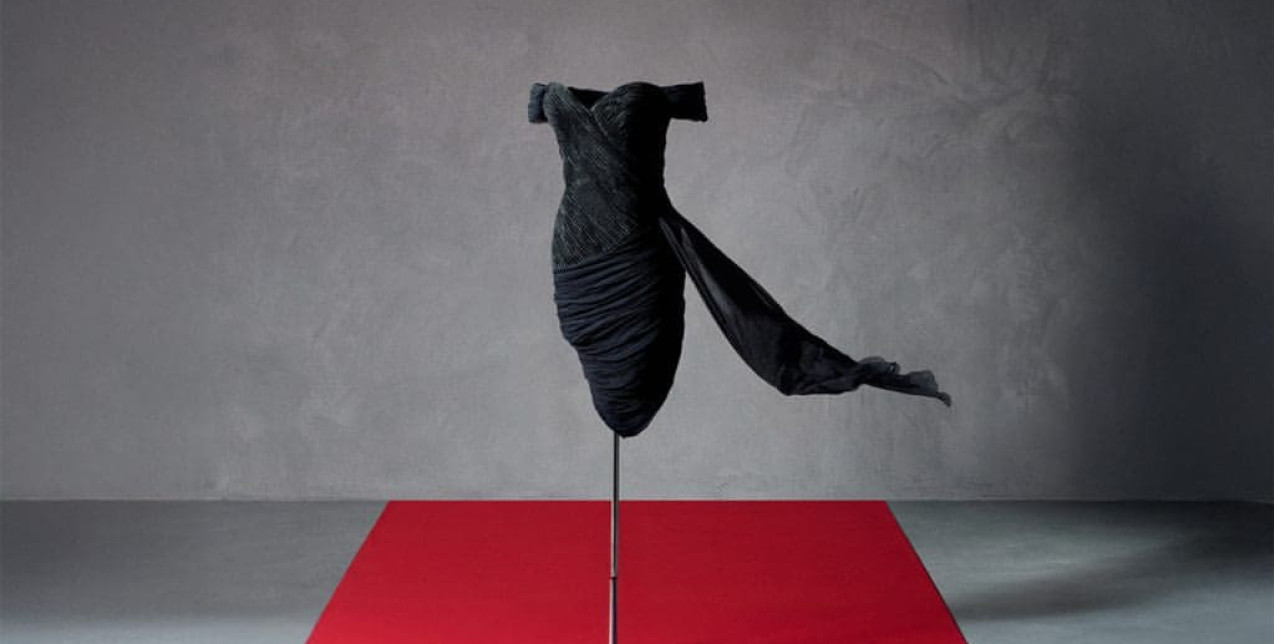 Το Revenge Dress της πριγκίπισσας Diana επιστρέφει στο προσκήνιο: Τίθεται σε νέα δημοπρασία