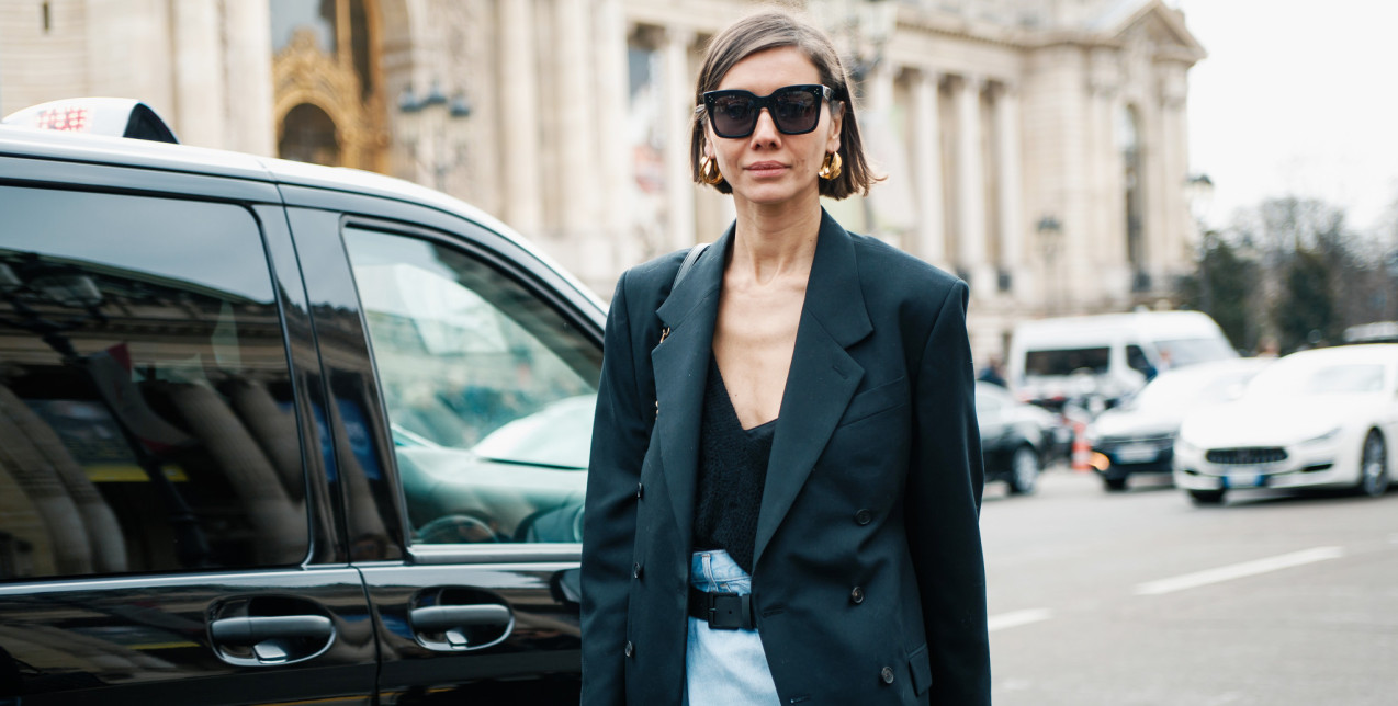 Jeans + Blazer: 5 τρόποι να απογειώσετε τον πιο ακαταμάχητο φθινοπωρινό συνδυασμό