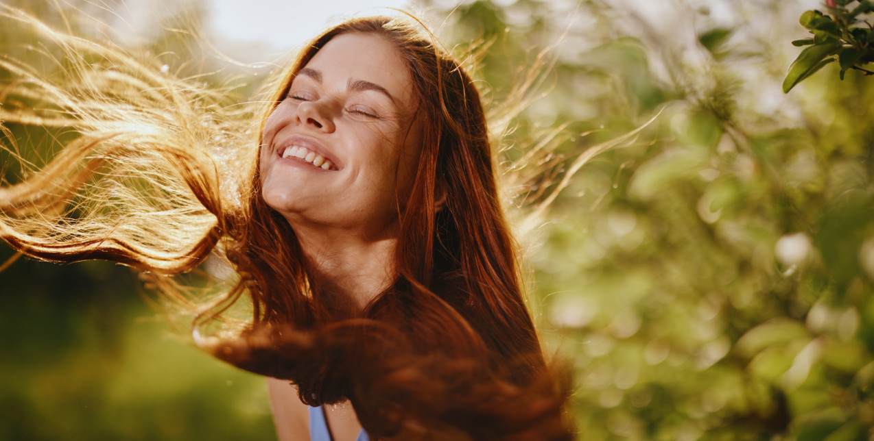 All About Hair: Ιδιαίτερες υφές, λάμψη και κίνηση συνθέτουν τη νέα εικόνα των μαλλιών