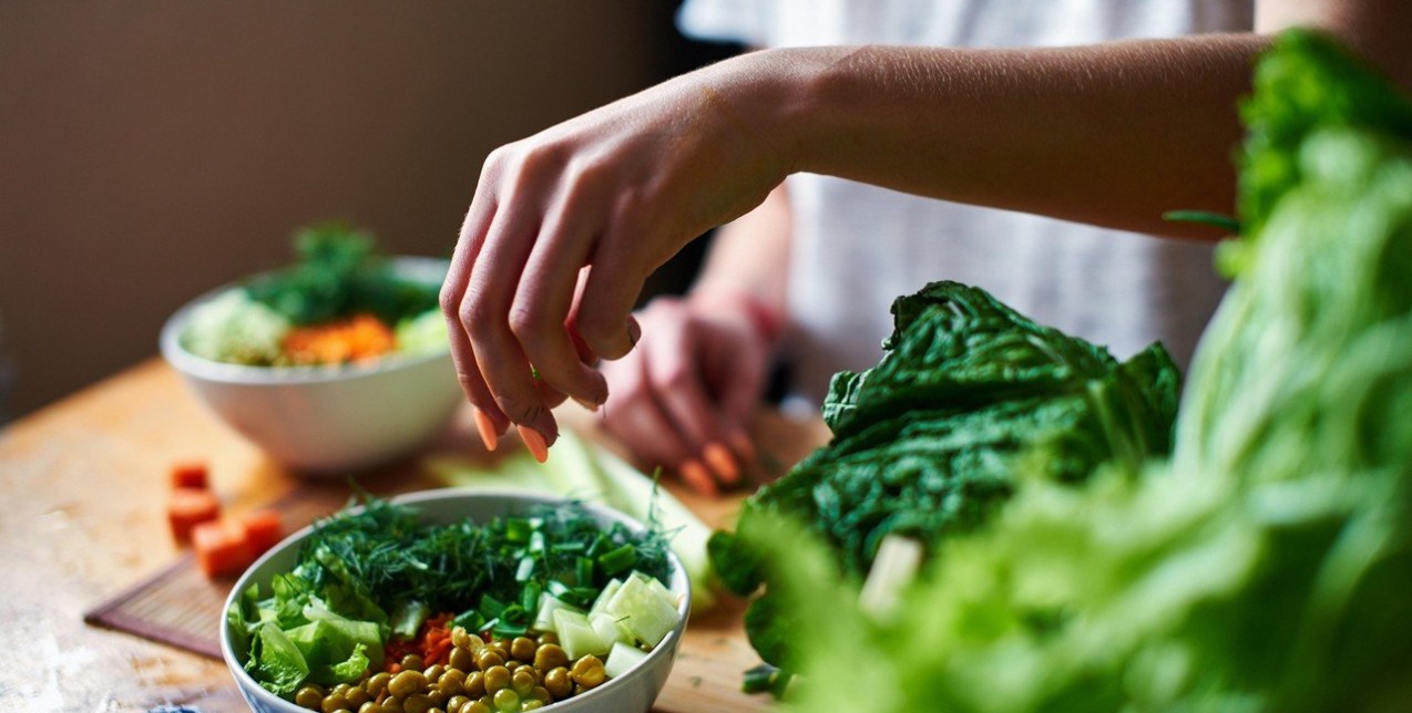 Ποιες τροφές να επιλέξετε και ποιες να αποφύγετε για να χάσετε βάρος