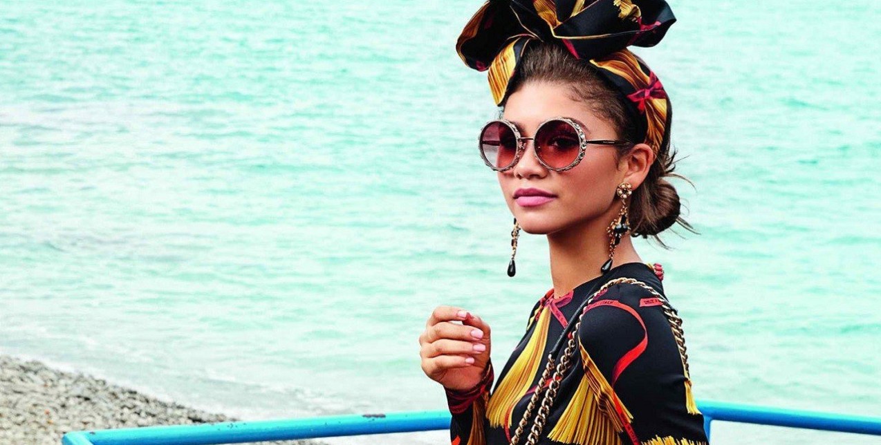 Η Zendaya απογειώνει το στιλ της με αυτοπεποίθηση 