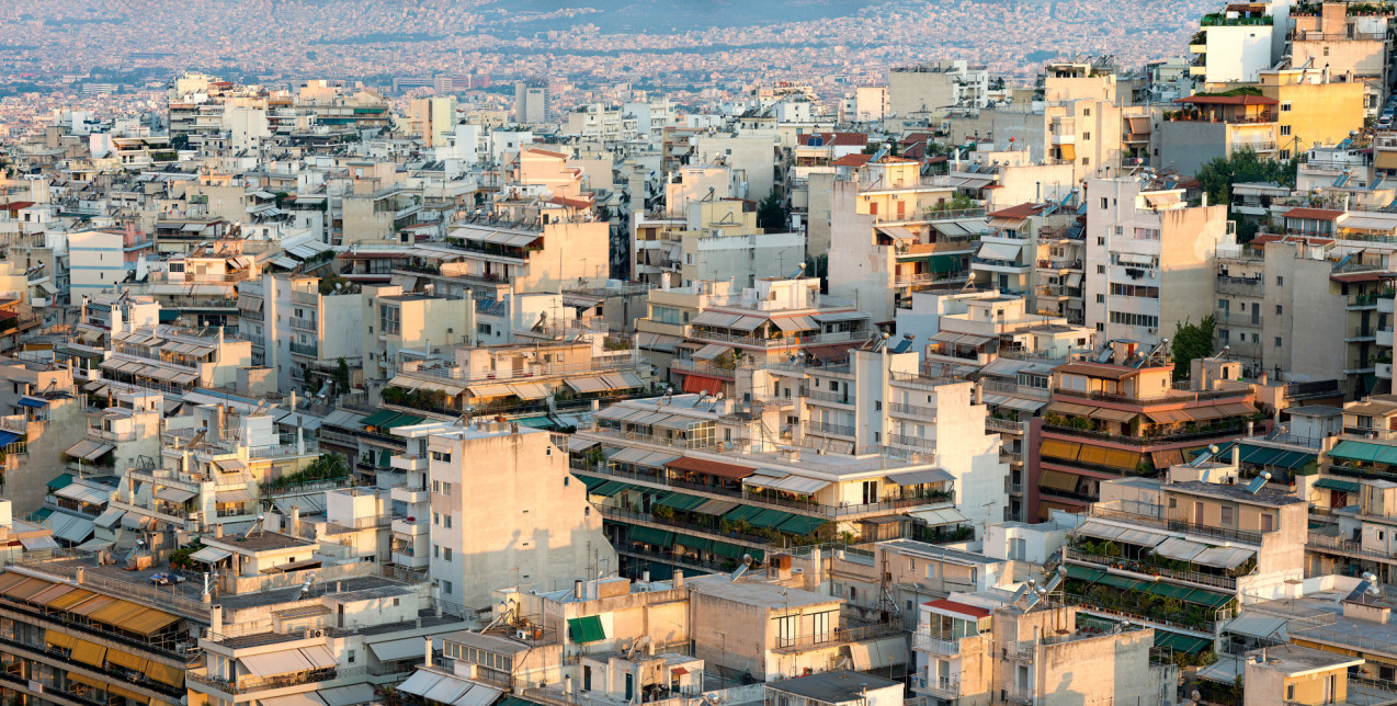 Στο “Athens as a Project”, ο Πλάτων Ησαΐας και ο Γιώργης Γερόλυμπος αναζητούν τις ιστορίες και τις δομές πίσω από την εικόνα της Αθήνας