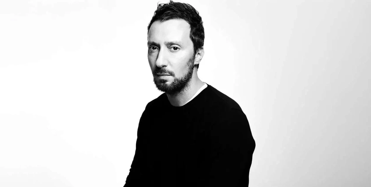 Ο Anthony Vaccarello αποχωρεί από τον Saint Laurent - αυτά είναι τα highlights μιας δεκαετίας που άφησε εποχή