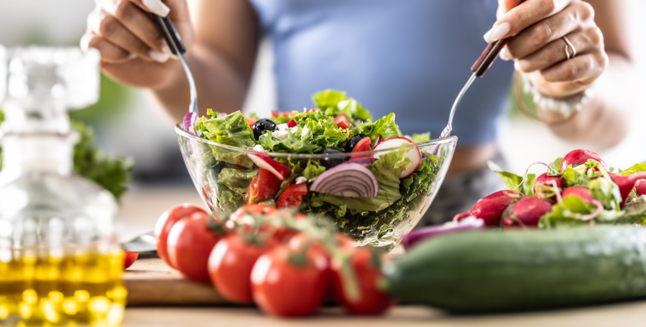 Η υπόθεση του longevity και οι 4 διατροφικές συνήθειες που βοηθούν το σώμα να γερνά καλύτερα
