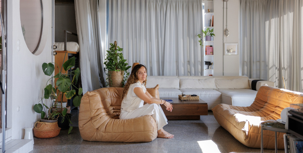 Doors Open: Σε ένα φωτεινό industrial loft στο κέντρο της Θεσσαλονίκης, η εικαστικός Φαίη Αλεξέλη ζει, εμπνέεται και δημιουργεί