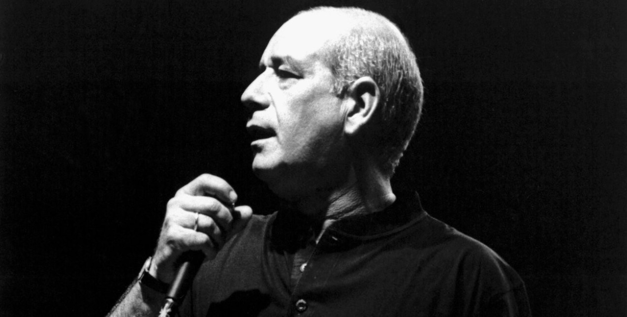 Δημήτρης Μητροπάνος: Ο άνθρωπος που συνδέθηκε τόσο πολύ με τη Θεσσαλονίκη μέσα από τη μυθική μουσική πορεία του
