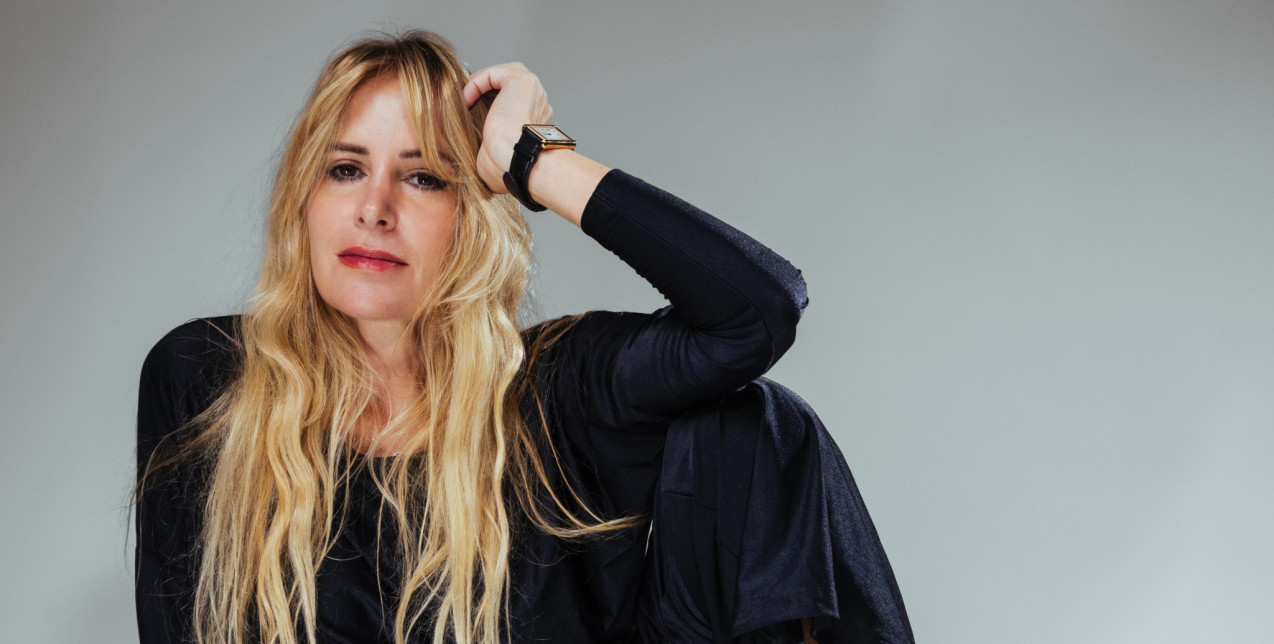 Τζούλη Αγοράκη: Η Αθήνα έχει τη δική της Carrie Bradshaw και δε χρειάζονται συστάσεις