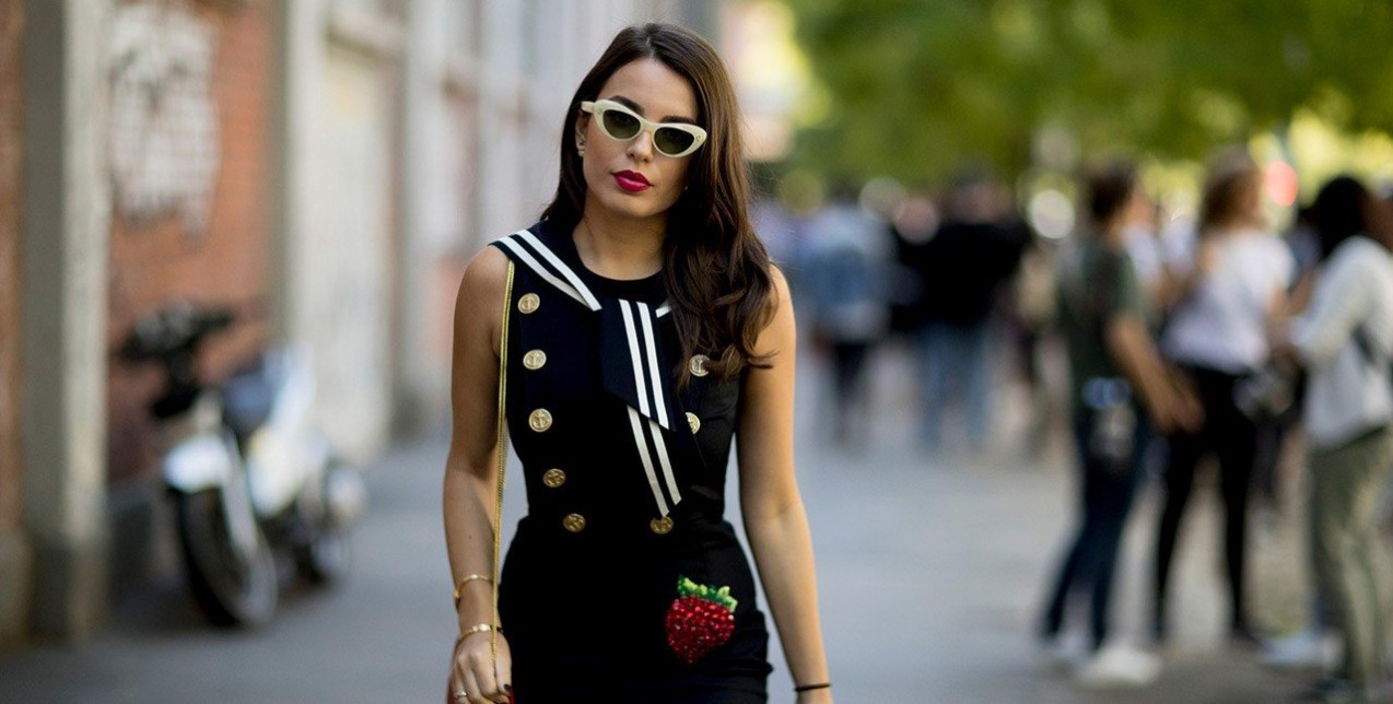 Μπείτε σε άκρως καλοκαιρινή διάθεση υιοθετώντας το navy style 