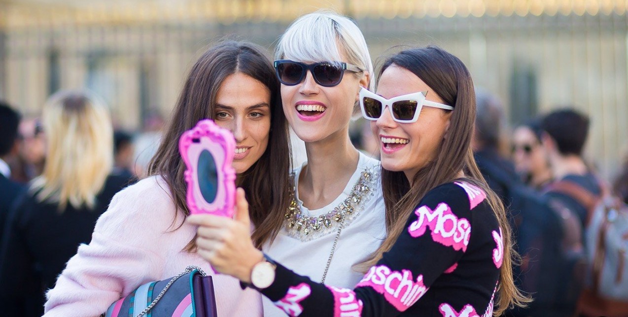 6 μυστικά για να βγαίνετε πιο όμορφες στις φωτογραφίες