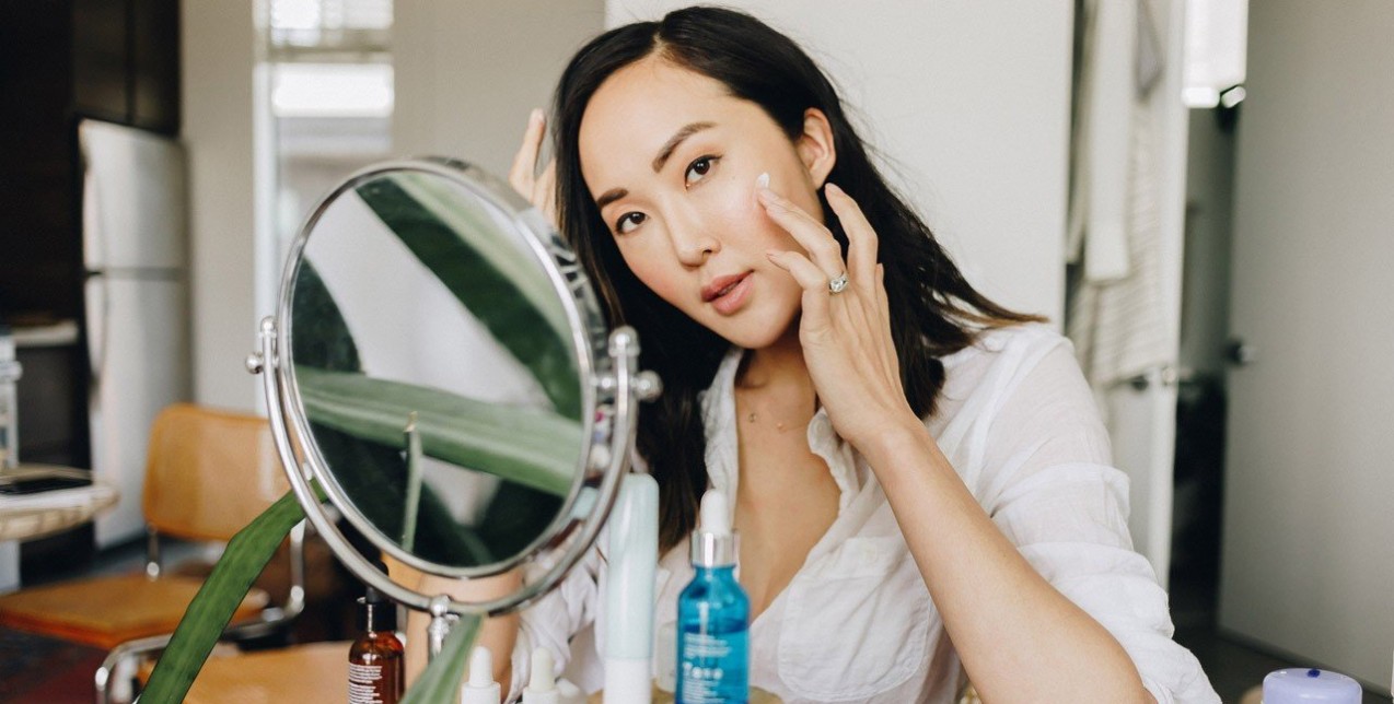 4 κοινά λάθη στη ρουτίνα ομορφιάς που σαμποτάρουν το δέρμα σας