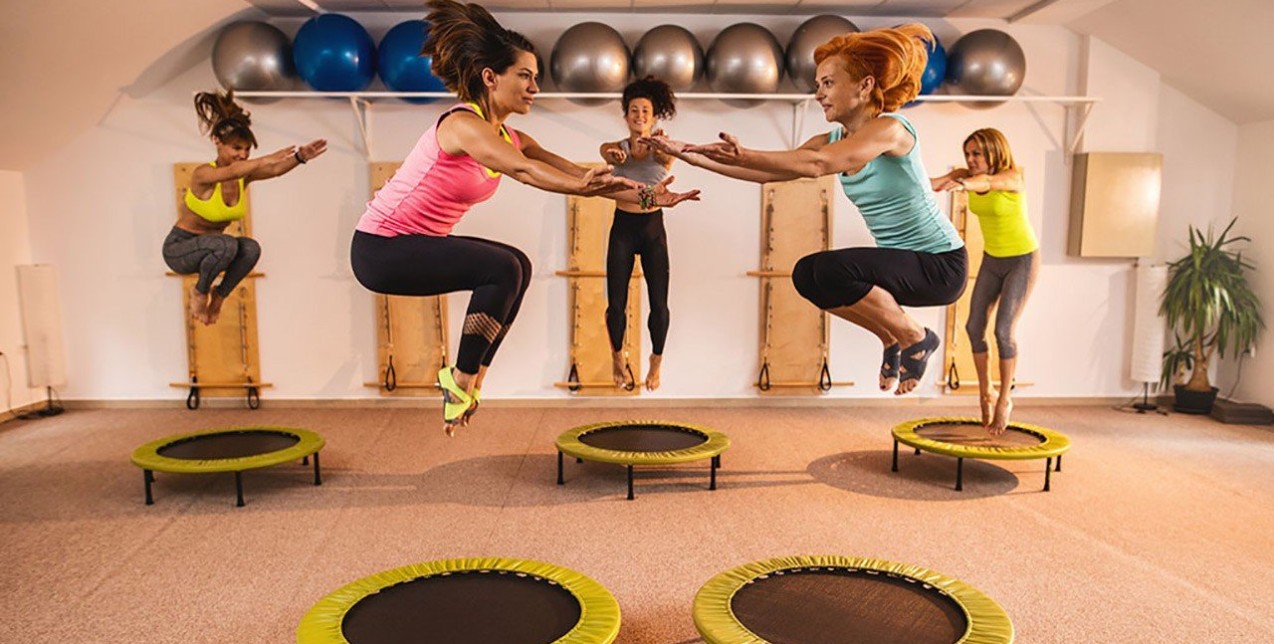 Κάψτε λίπος και θερμίδες κάνοντας τραμπολίνο