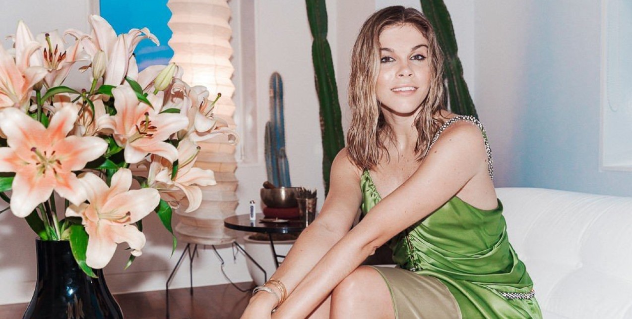 H Emily Weiss μοιράζεται πολύτιμα beauty tips για μία βραδινή έξοδο