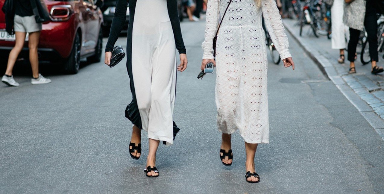 10+1 must-have φλατ σανδάλια για το φετινό καλοκαίρι