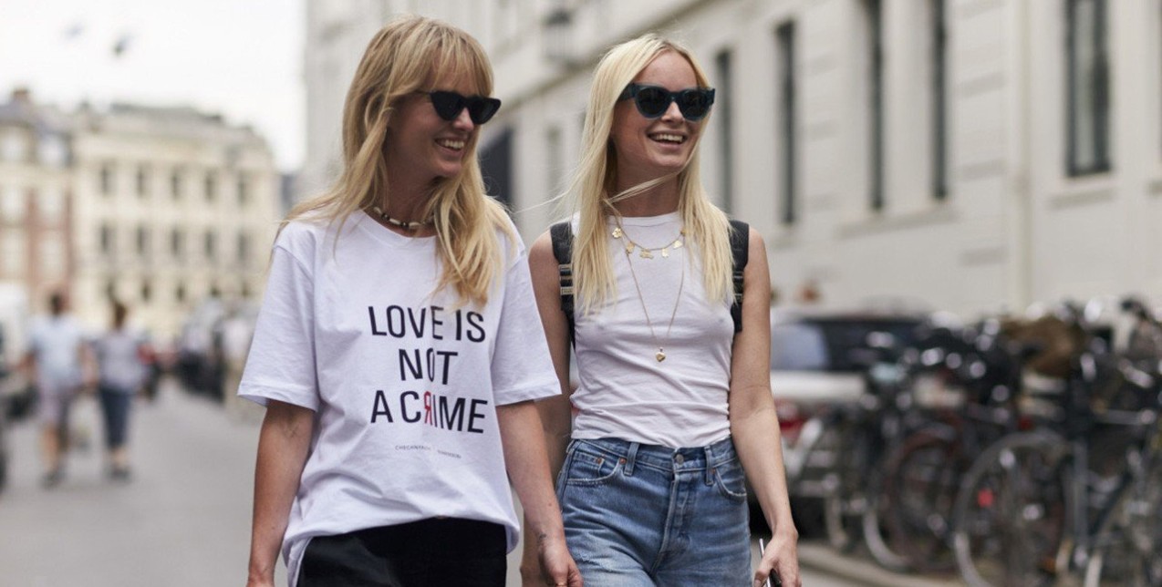 Logo trend: εκφραστείτε μέσα από τα πιο stylish t-shirts