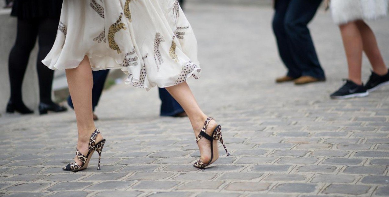 5 λάθη που κάνουμε όταν φοράμε τακούνια το καλοκαίρι