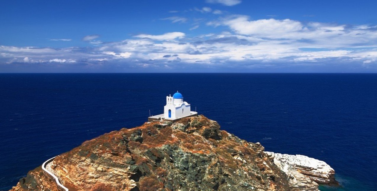 Αυτό το καλοκαίρι γνωρίστε τη Σίφνο μέσα από τα μονοπάτια της 