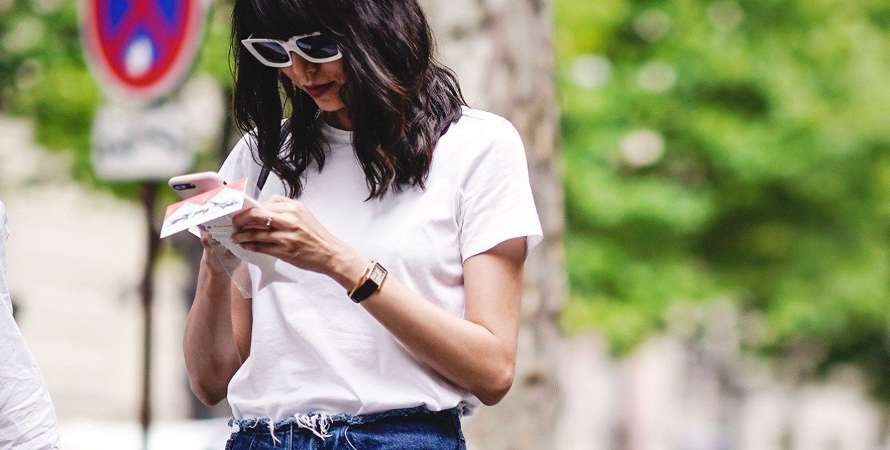 White t-shirt: 3 στιλάτα σύνολα με ένα κομμάτι - κλειδί 