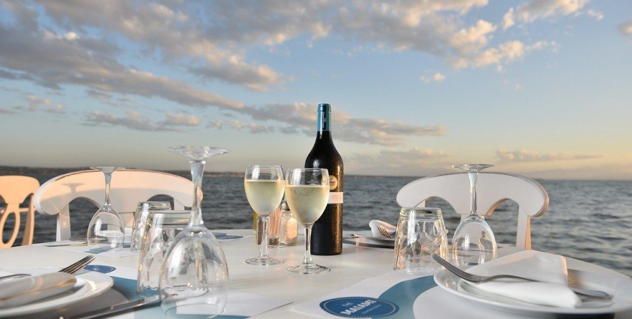 5+1 στέκια στη Θεσσαλονίκη για θαλασσινά δίπλα στο κύμα