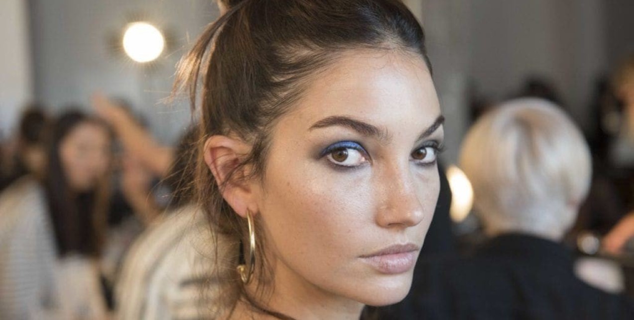 5 βραδινά χτενίσματα που πρέπει να δοκιμάσετε αυτό το καλοκαίρι