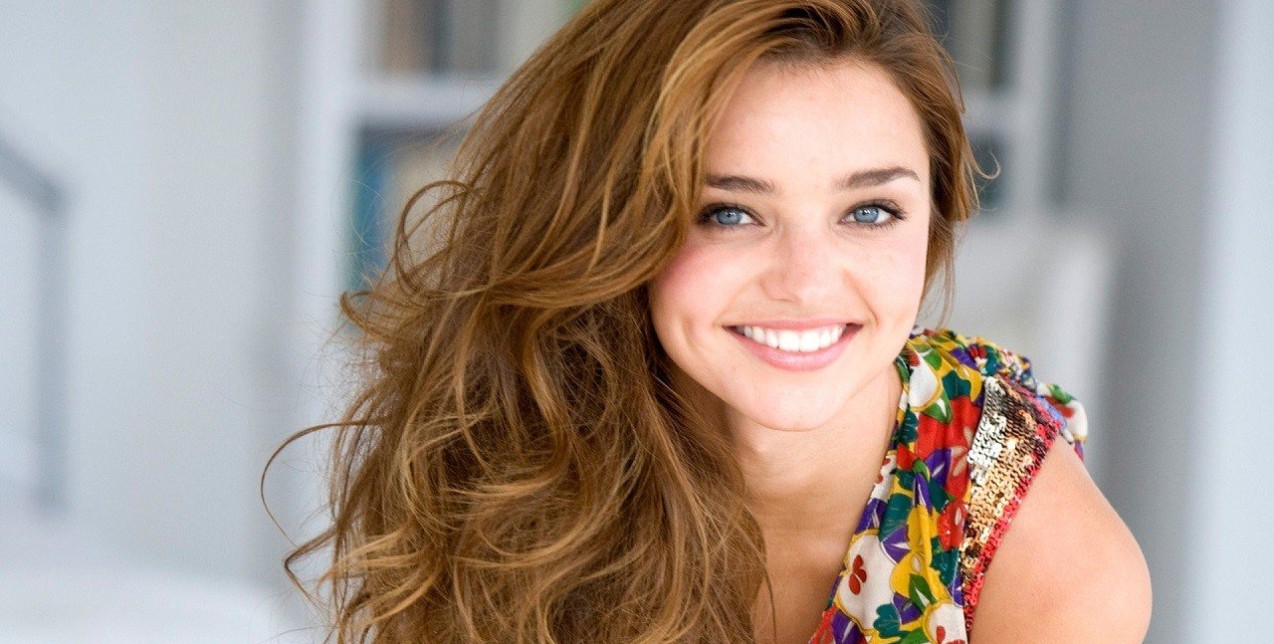 Οι τροφές που πρέπει να αποφεύγετε αν θέλετε ένα λαμπερό χαμόγελο