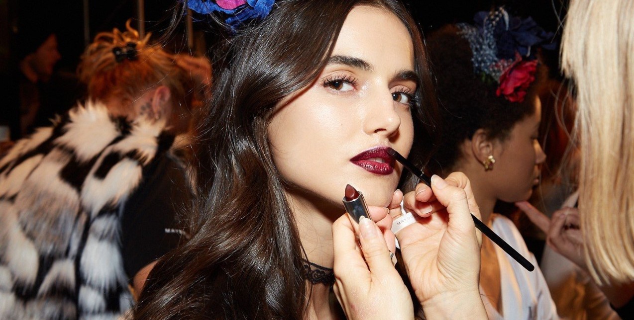 Αυτή την απόχρωση κραγιόν πρέπει να τη δοκιμάσετε οπωσδήποτε φέτος