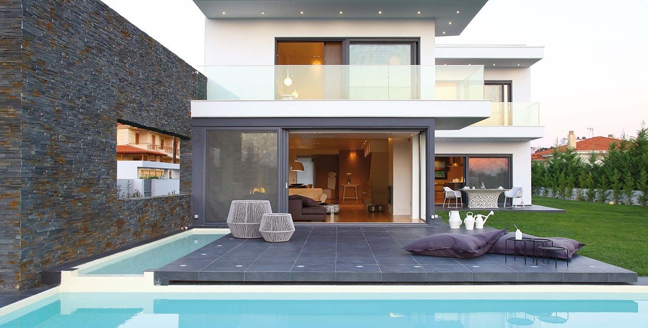 Μια μόνιμη κατοικία στο Πανόραμα σχεδιασμένη σε mood διακοπών 