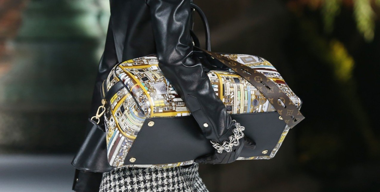 Οι 10 τσάντες που προστάζει η μόδα να κρατήσετε αυτή τη σεζόν