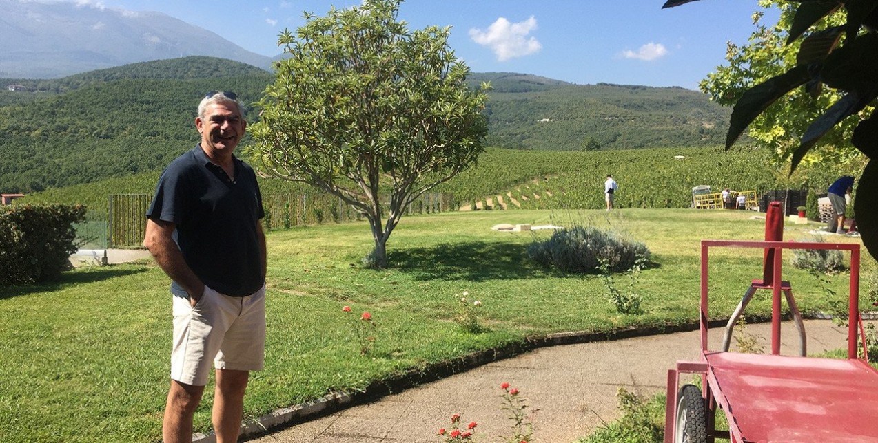 Ο Στέλλιος Μπουτάρης μας μυεί στον μαγικό κόσμο του κρασιού