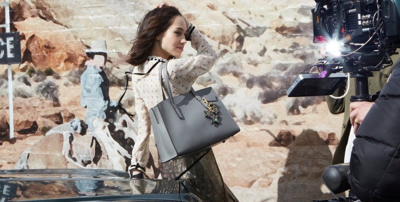 Οι πρώτες εικόνες της Moschino x H&M και άλλες ειδήσεις μόδας