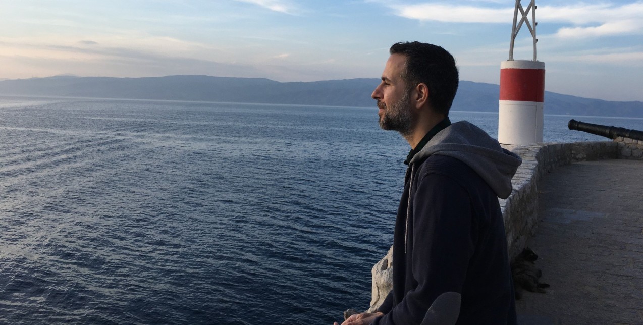 Ο συγγραφέας Χρήστος Δασκαλάκης μας ξεναγεί στη φθινοπωρινή Ύδρα