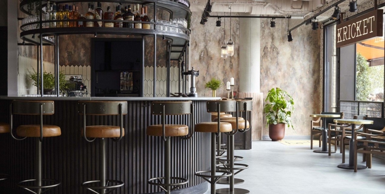 Ξενάγηση σ' ένα καινούριο κι εντυπωσιακό εστιατόριο στο Λονδίνο