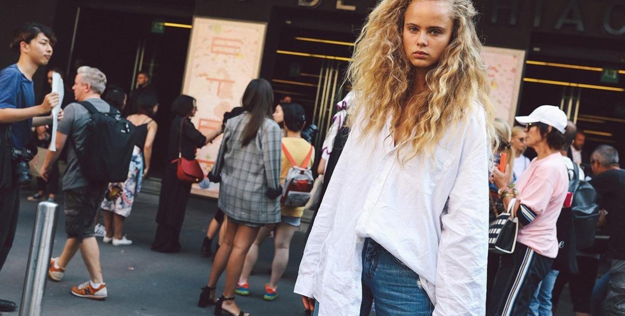 Πώς να φέρετε στα μέτρα σας ένα oversized πουκάμισο