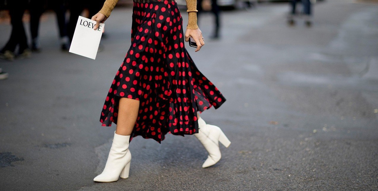 Πώς να συνδυάσετε τα λευκά μποτάκια για να δημιουργήσετε άψογα looks